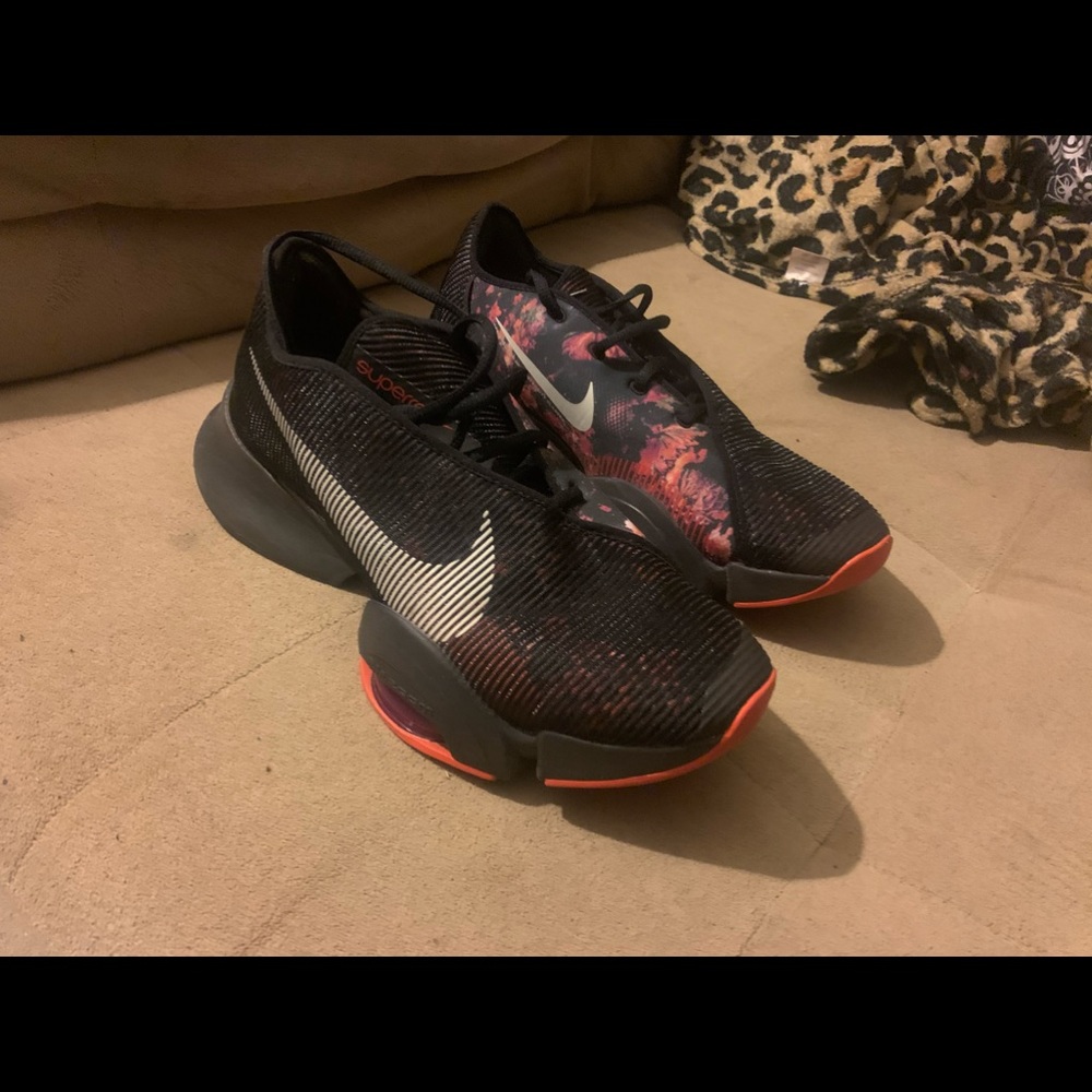 Nike men’s size 11. Brand new never worn